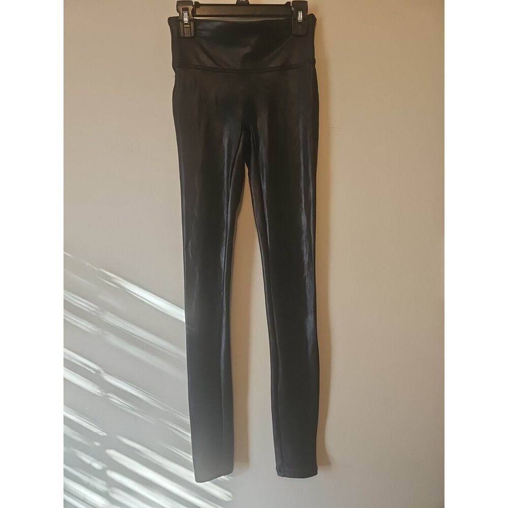 Spanx Black Shiny Faux Leather Leggings Womens‎ XS.